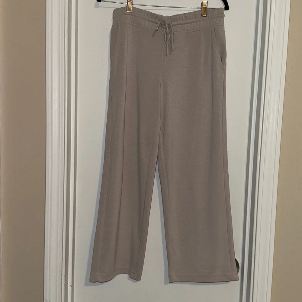 Athleta Seasoft Mid Rise Straight Crop Pants Sz M - Picture 5 of 11